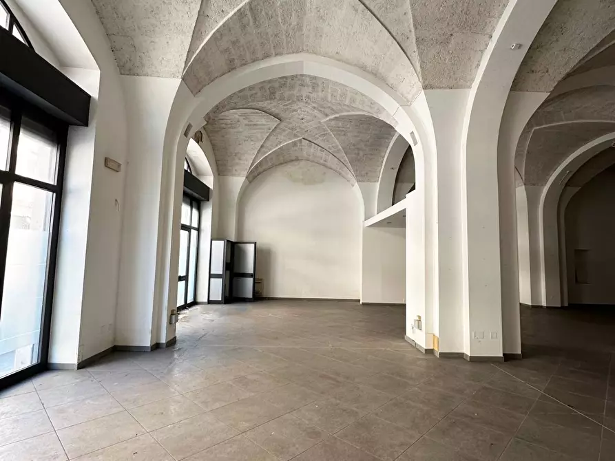 Immagine 6 di Locale commerciale in vendita  in Via Piave 72/73 a Maglie