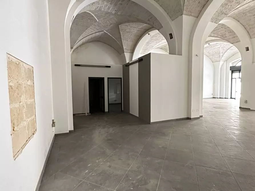 Immagine 7 di Locale commerciale in vendita  in Via Piave 72/73 a Maglie