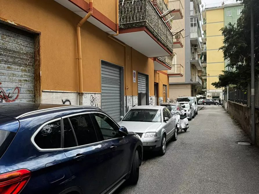 Immagine 1 di Box auto in vendita  in Via Mario Avallone a Salerno