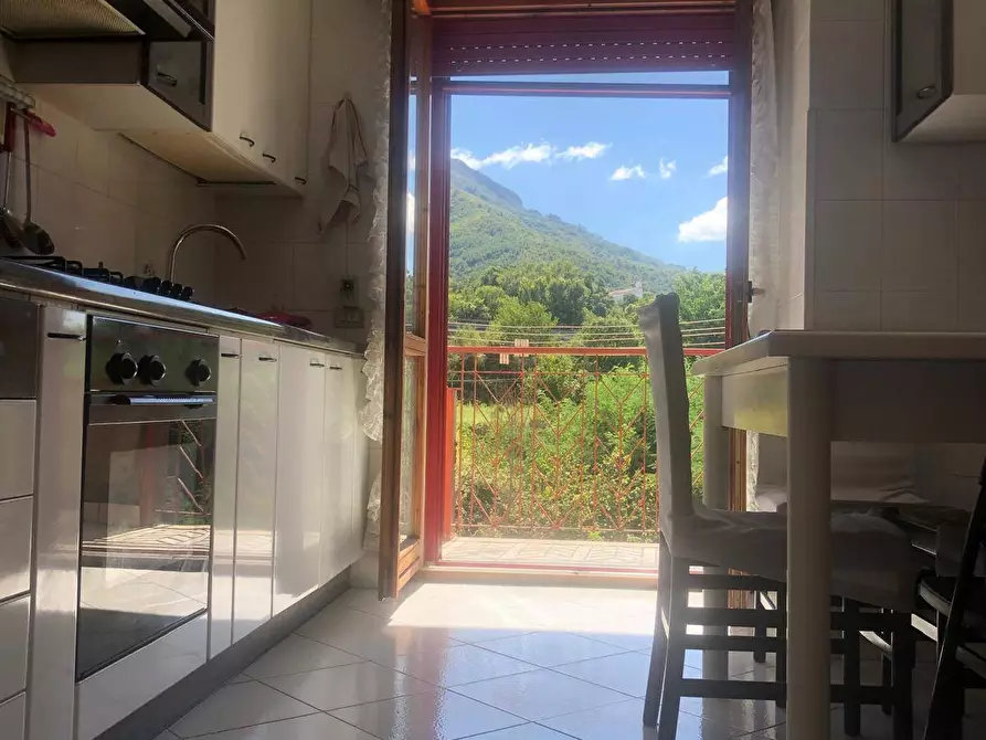 Immagine 3 di Appartamento in vendita  in via tommaso san  severino 53 a Baronissi