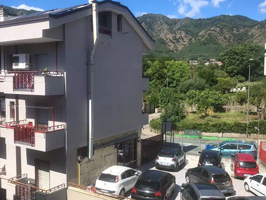 Immagine 1 di Appartamento in vendita  in via tommaso san  severino 53 a Baronissi