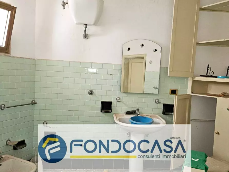 Immagine 40 di Palazzo in vendita  in Via Taranto 8 a Campi Salentina