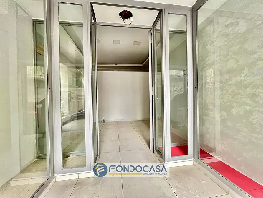 Immagine 3 di Locale commerciale in affitto  in corso unione sovietica a Sant'antimo