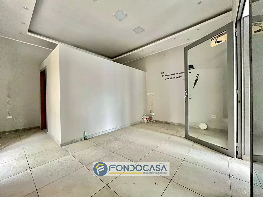 Immagine 10 di Locale commerciale in affitto  in corso unione sovietica a Sant'antimo