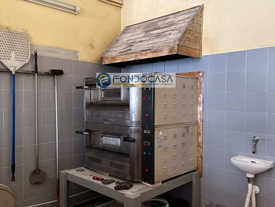 Immagine 12 di Attività commerciale in affitto  in Via Roma 34 a Campi Salentina