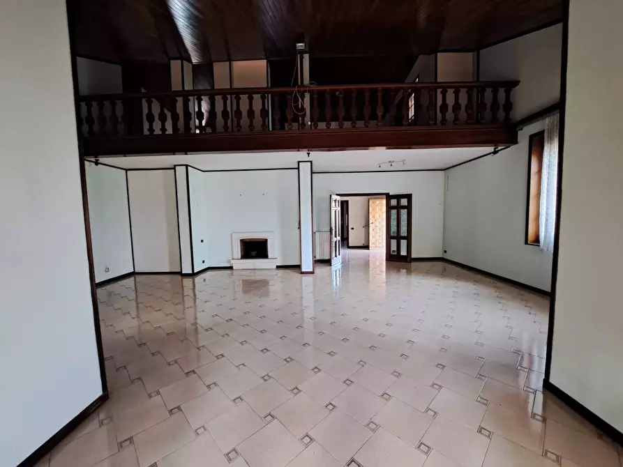 Immagine 7 di Villa in vendita  a Castello Di Cisterna