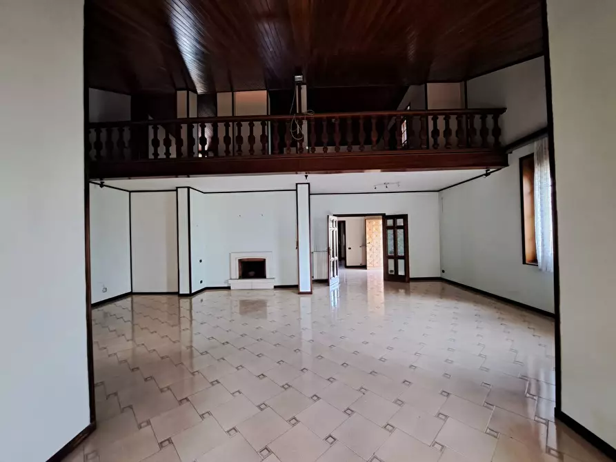 Immagine 5 di Villa in vendita  a Castello Di Cisterna