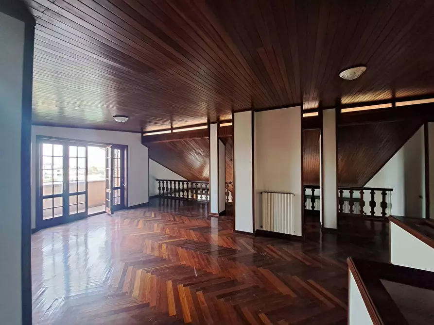 Immagine 11 di Villa in vendita  a Castello Di Cisterna