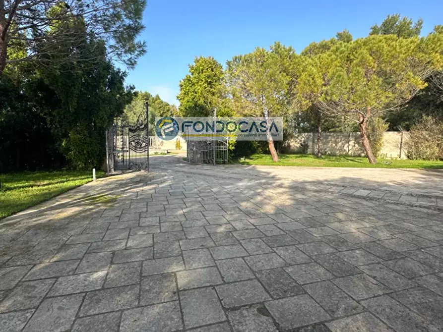 Immagine 4 di Villa in vendita  in Via Padula a Arnesano