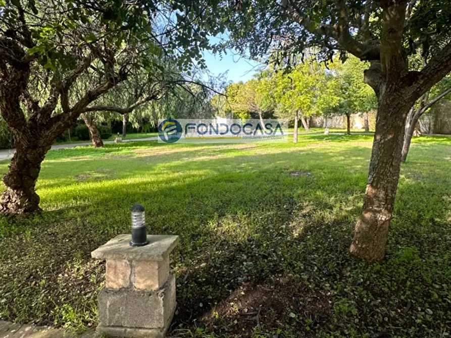 Immagine 40 di Villa in vendita  in Via Padula a Arnesano