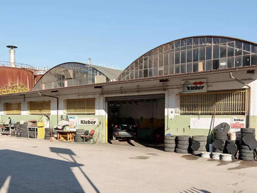 Immagine 4 di Locale commerciale in vendita  in Via Piceno Aprutina 33 a Ascoli Piceno