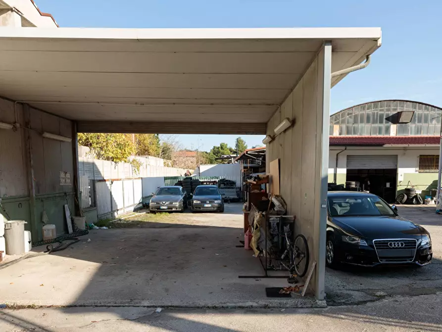 Immagine 7 di Locale commerciale in vendita  in Via Piceno Aprutina 33 a Ascoli Piceno