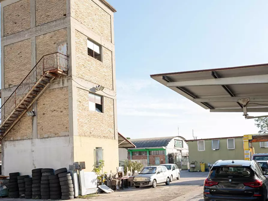 Immagine 9 di Locale commerciale in vendita  in Via Piceno Aprutina 33 a Ascoli Piceno