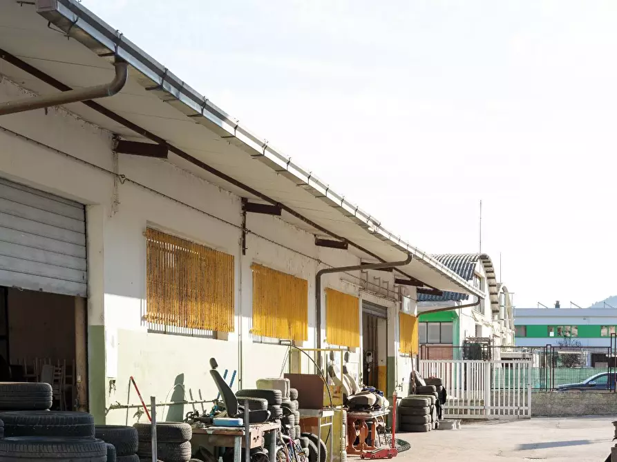 Immagine 14 di Locale commerciale in vendita  in Via Piceno Aprutina 33 a Ascoli Piceno