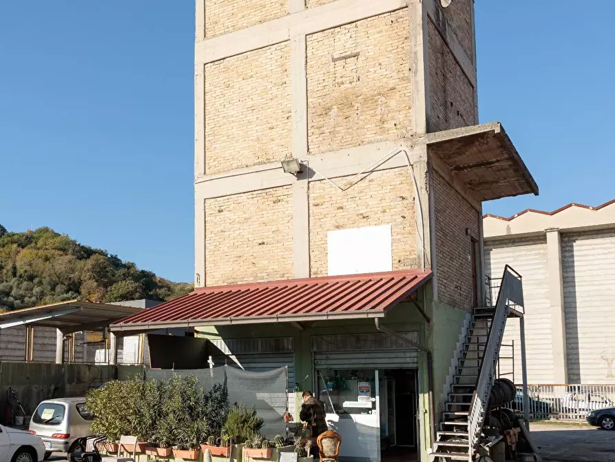 Immagine 16 di Locale commerciale in vendita  in Via Piceno Aprutina 33 a Ascoli Piceno