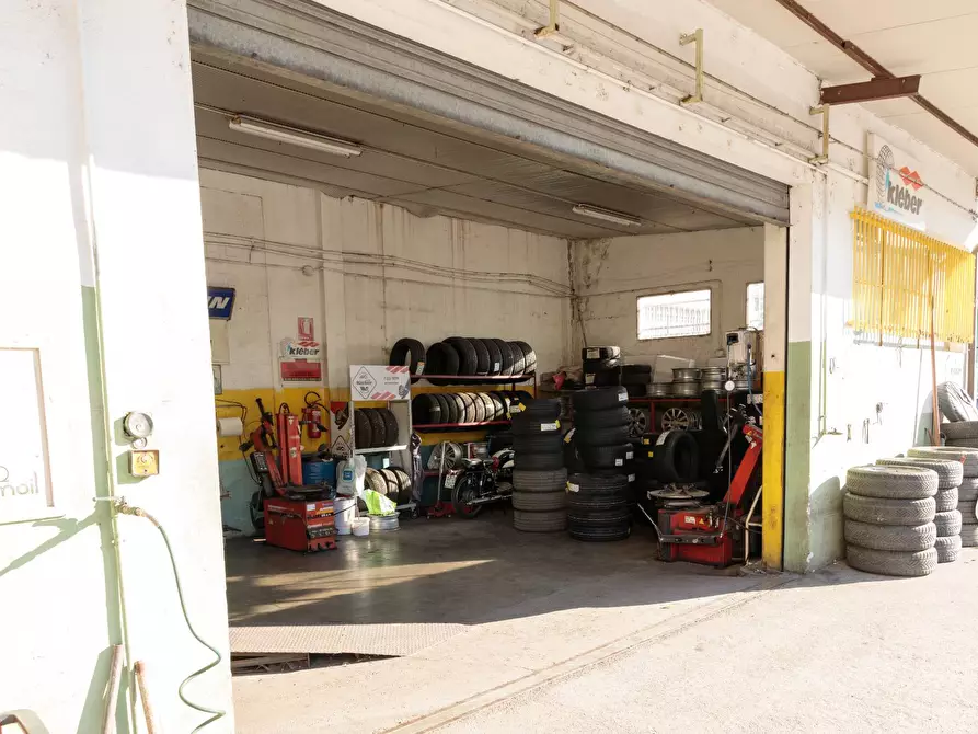 Immagine 17 di Locale commerciale in vendita  in Via Piceno Aprutina 33 a Ascoli Piceno