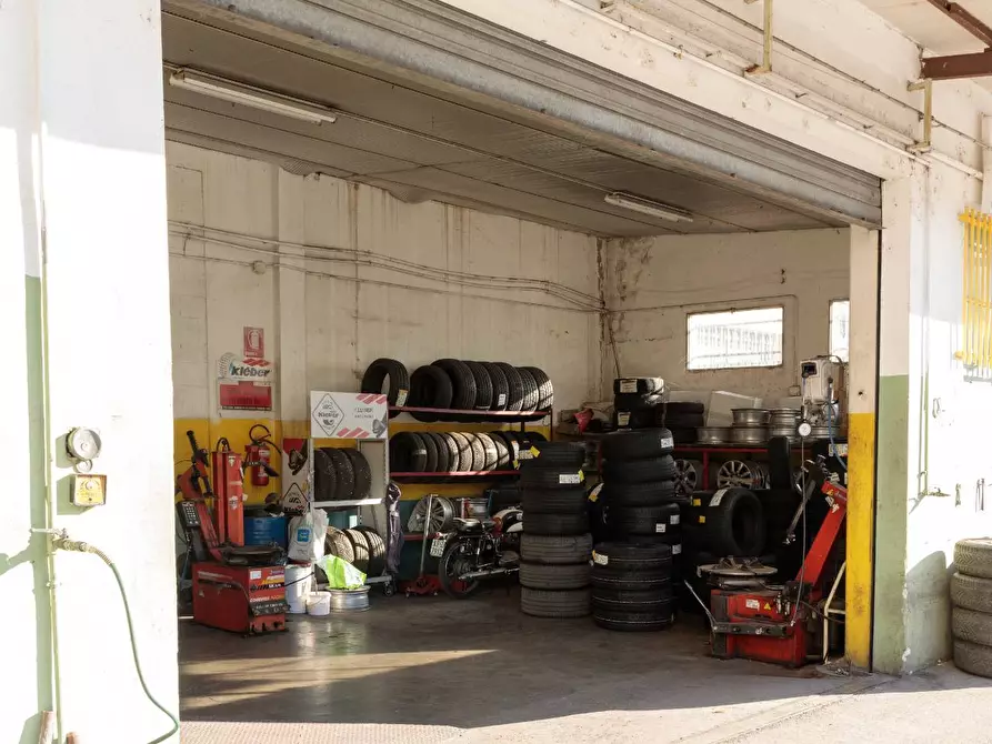 Immagine 18 di Locale commerciale in vendita  in Via Piceno Aprutina 33 a Ascoli Piceno