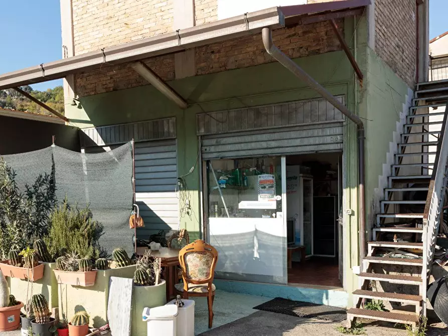 Immagine 21 di Locale commerciale in vendita  in Via Piceno Aprutina 33 a Ascoli Piceno
