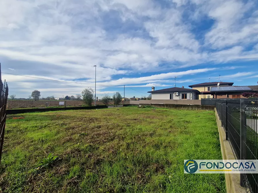 Immagine 1 di Terreno residenziale in vendita  in VIA SANDRO PERTINI a Adro