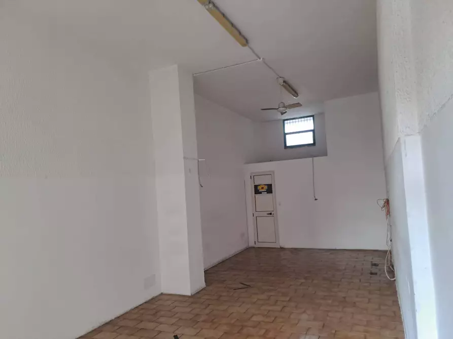 Immagine 3 di Locale commerciale in vendita  in VIA RUDIAE 21 a Lecce