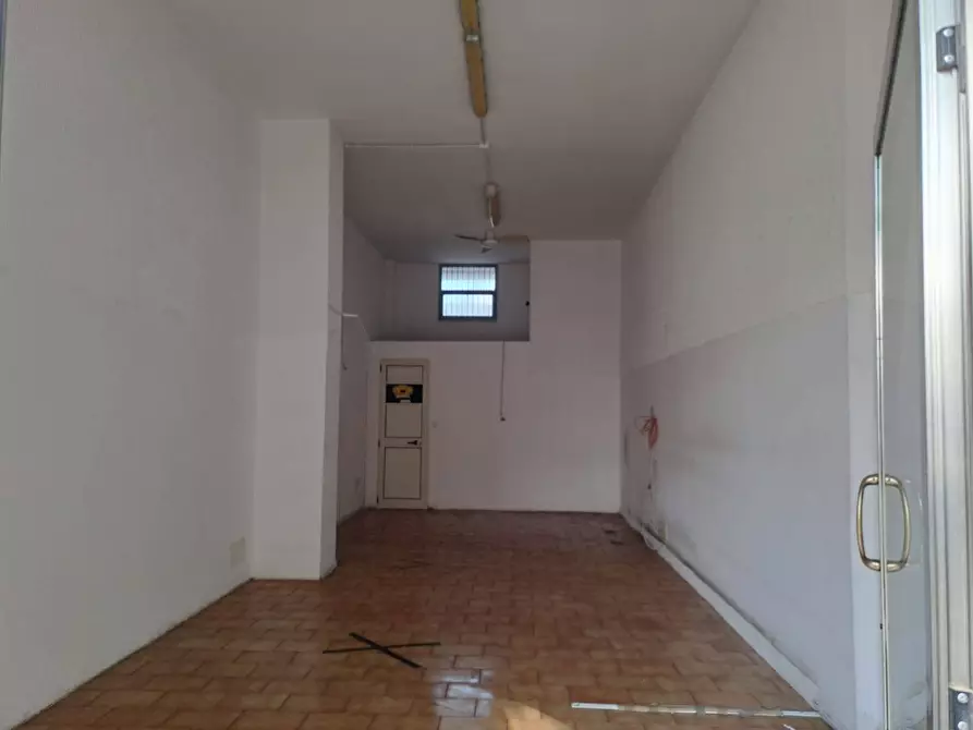 Immagine 4 di Locale commerciale in vendita  in VIA RUDIAE 21 a Lecce