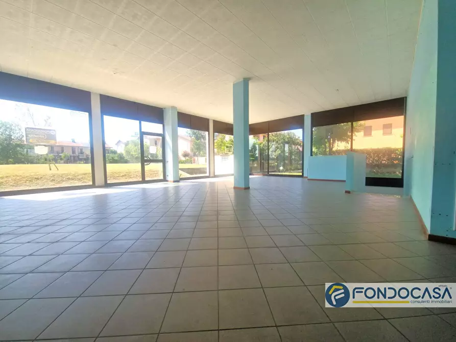 Immagine 5 di Locale commerciale in vendita  in VIA TODESCHINO a Sirmione