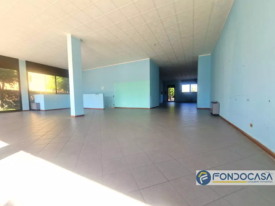 Immagine 6 di Locale commerciale in vendita  in VIA TODESCHINO a Sirmione