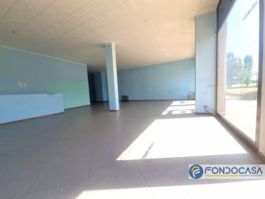 Immagine 7 di Locale commerciale in vendita  in VIA TODESCHINO a Sirmione