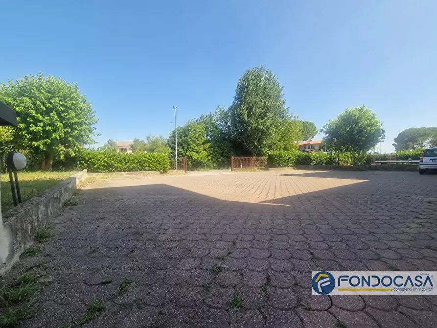 Immagine 11 di Locale commerciale in vendita  in VIA TODESCHINO a Sirmione