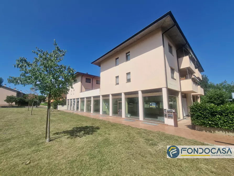 Immagine 2 di Locale commerciale in vendita  in VIA TODESCHINO a Sirmione