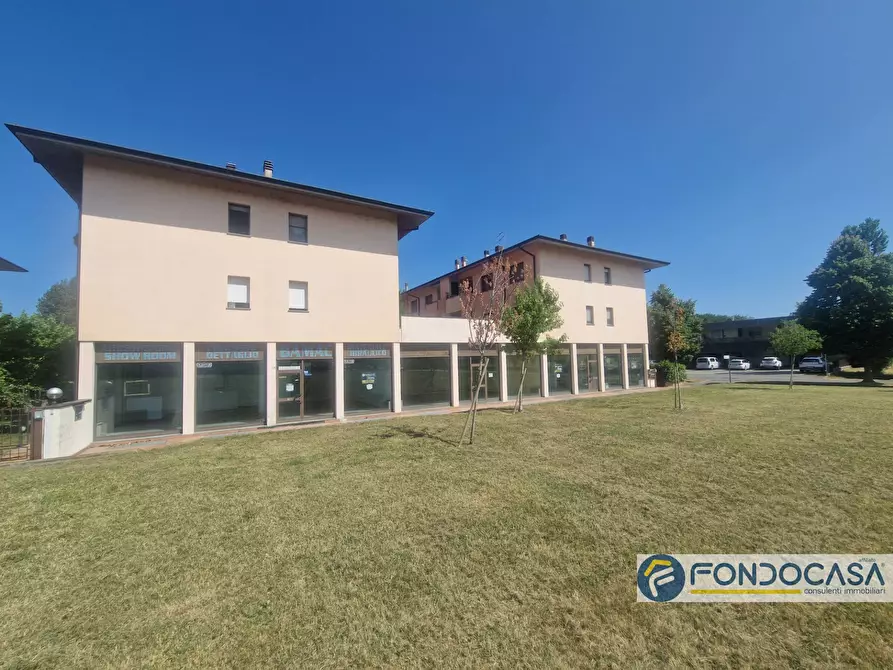 Immagine 3 di Locale commerciale in vendita  in VIA TODESCHINO a Sirmione