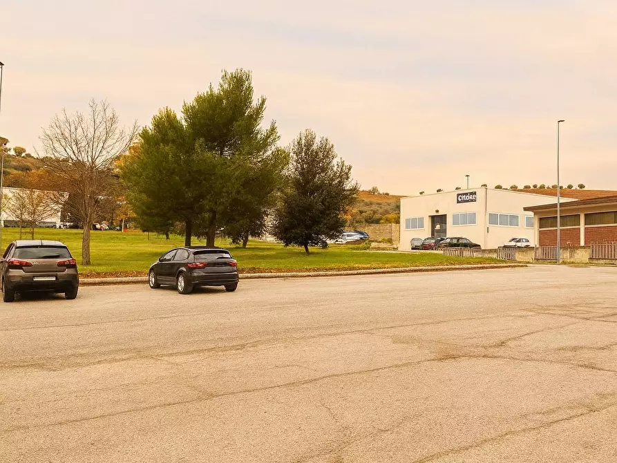 Immagine 5 di Locale commerciale in vendita  in Via Cristoforo Colombo a Teramo