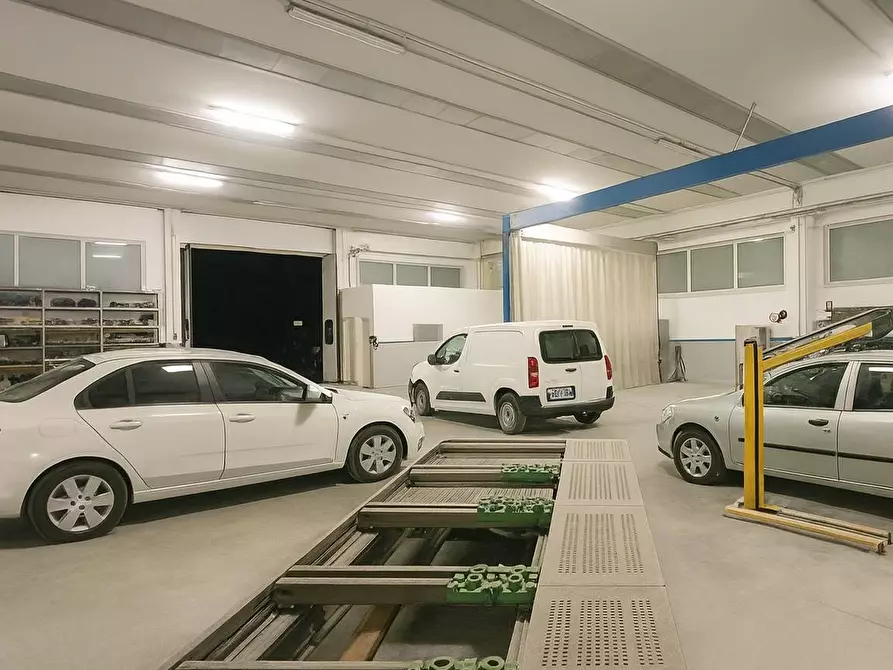 Immagine 6 di Locale commerciale in vendita  in Via Cristoforo Colombo a Teramo