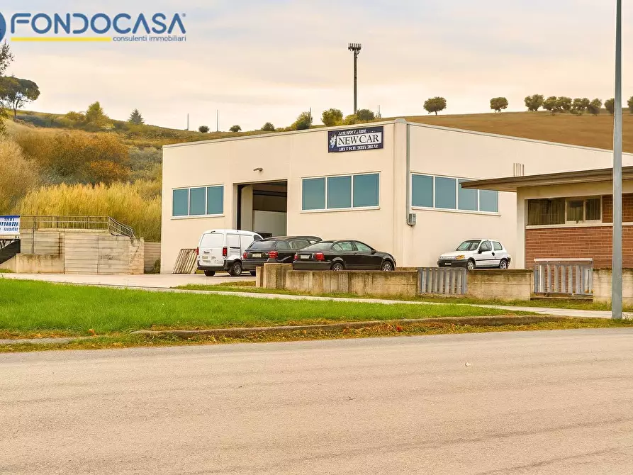 Immagine 4 di Locale commerciale in vendita  in Via Cristoforo Colombo a Teramo