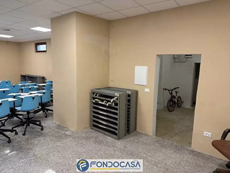 Immagine 12 di Locale commerciale in vendita  a Passirano