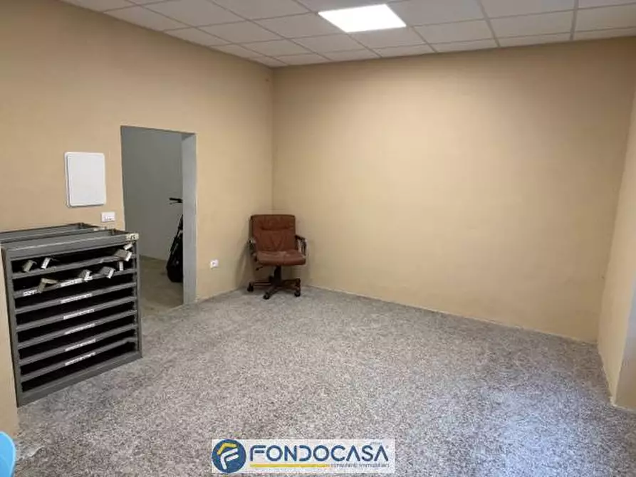 Immagine 13 di Locale commerciale in vendita  a Passirano