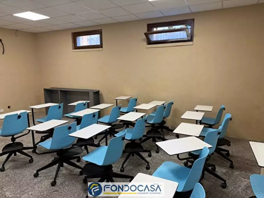 Immagine 8 di Locale commerciale in vendita  a Passirano