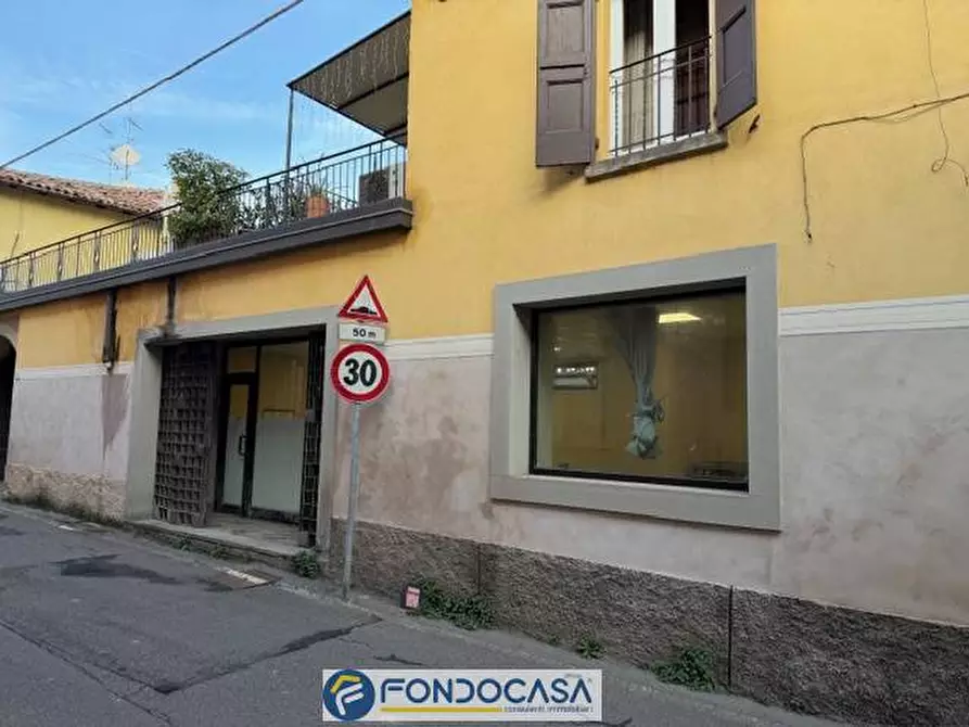 Immagine 2 di Locale commerciale in vendita  a Passirano