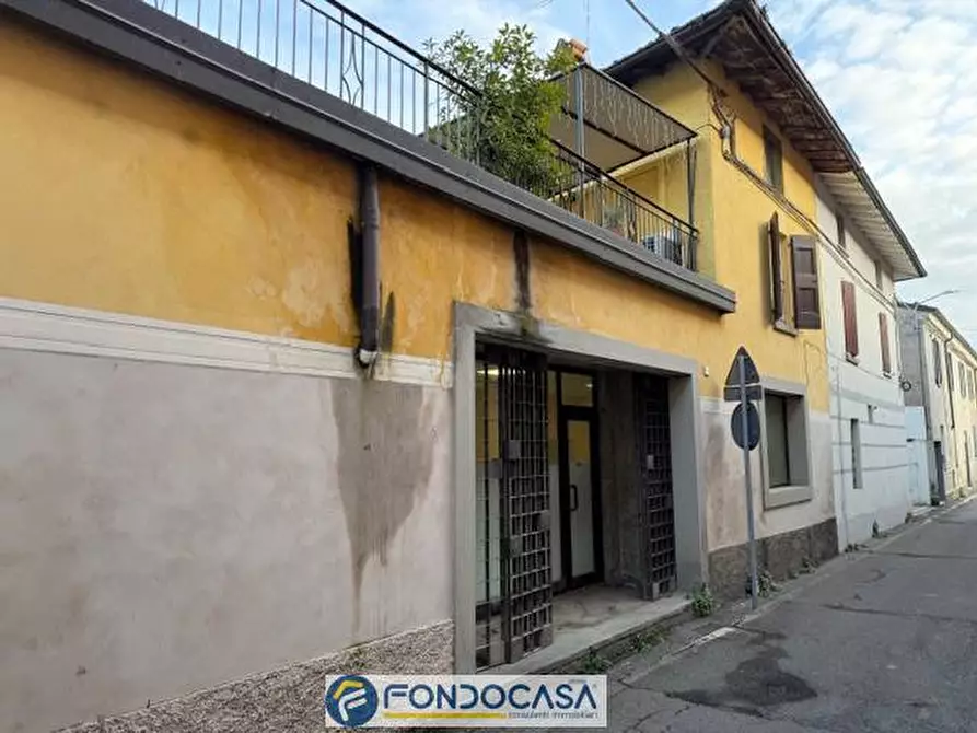 Immagine 3 di Locale commerciale in vendita  a Passirano