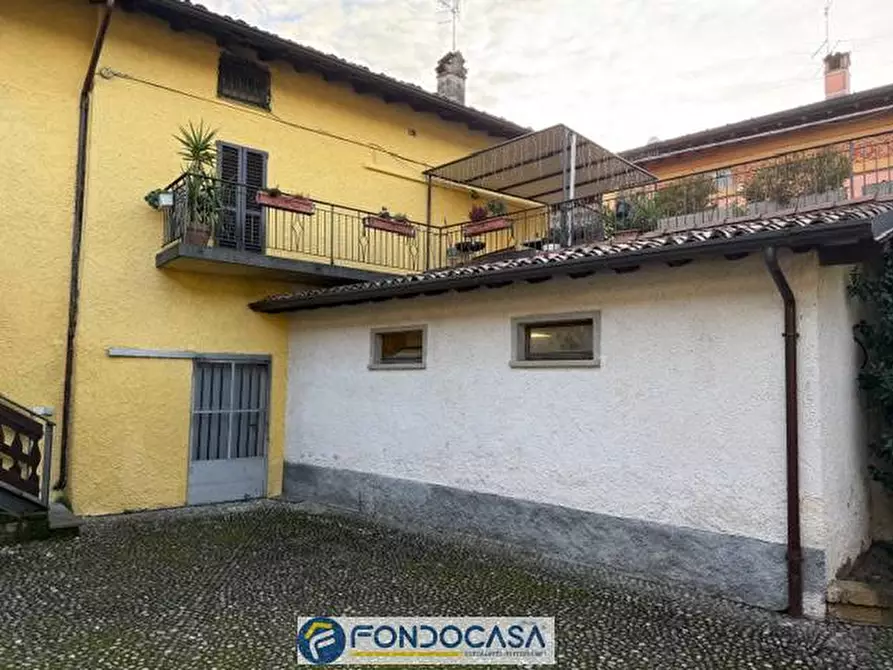 Immagine 19 di Locale commerciale in vendita  a Passirano