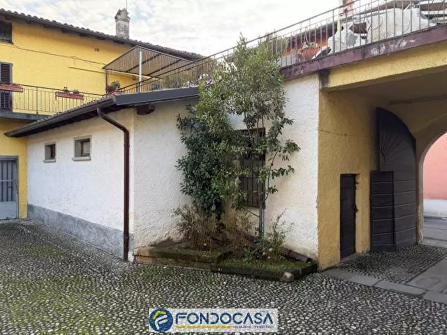 Immagine 18 di Locale commerciale in vendita  a Passirano