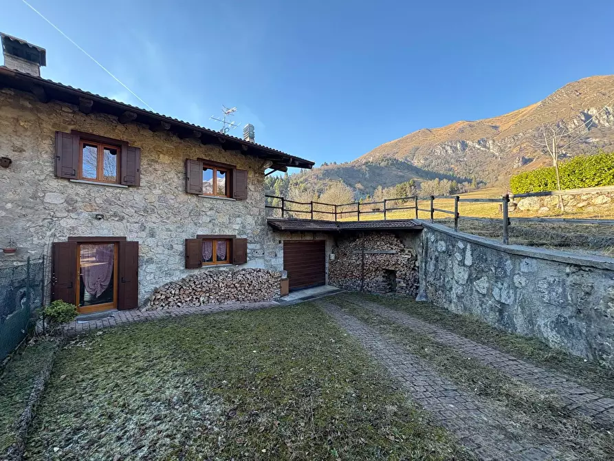 Immagine 2 di Casa semindipendente in vendita  in Via Romentarek a Ardesio