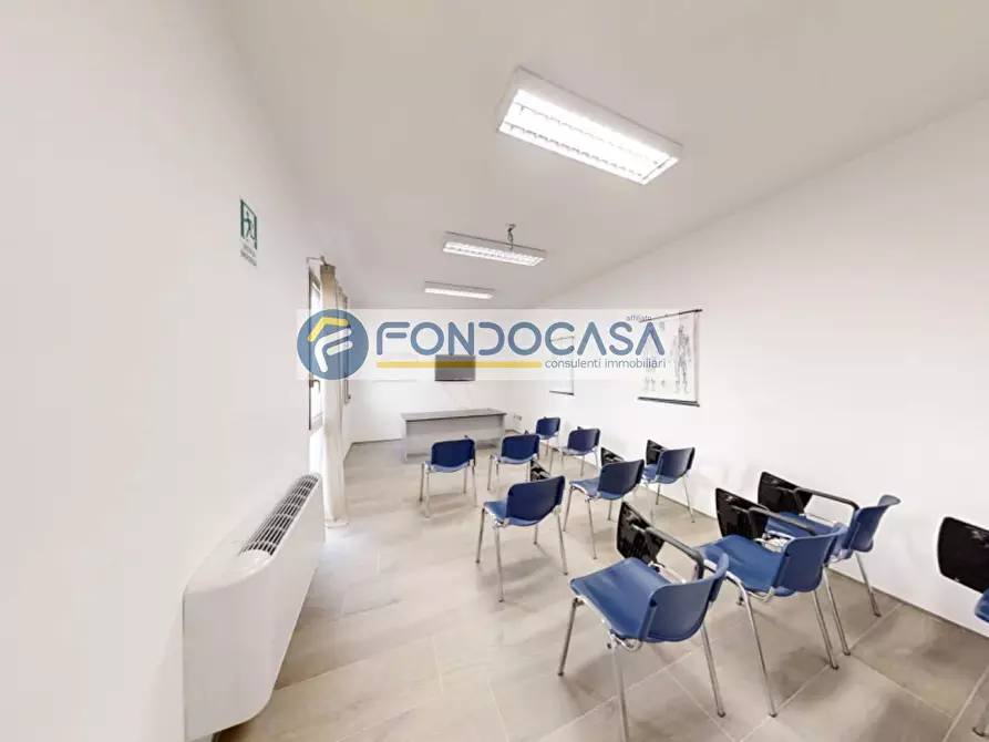 Immagine 13 di Locale commerciale in vendita  in Via Santagostino 7 a Tricase