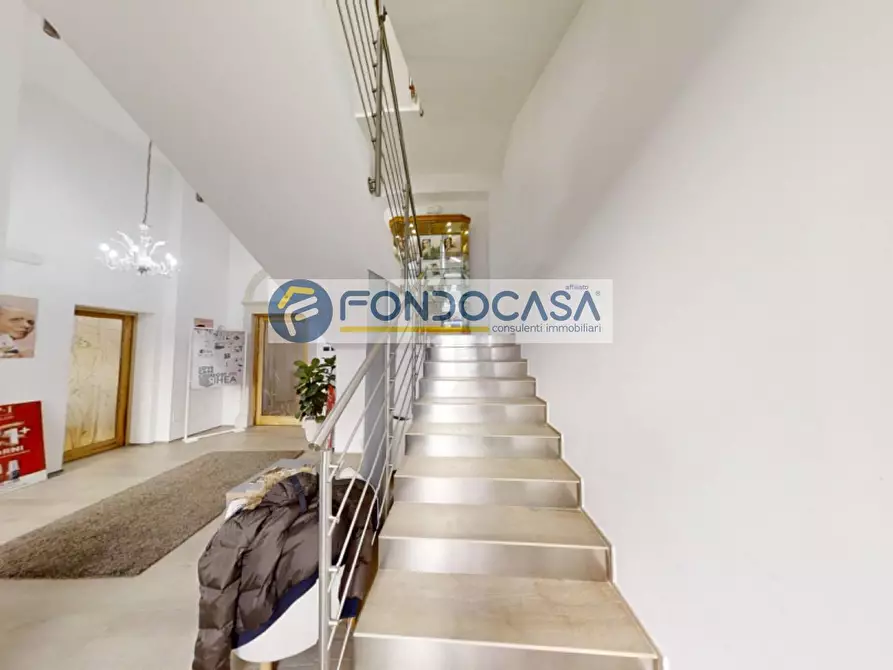 Immagine 3 di Locale commerciale in vendita  in Via Santagostino 7 a Tricase