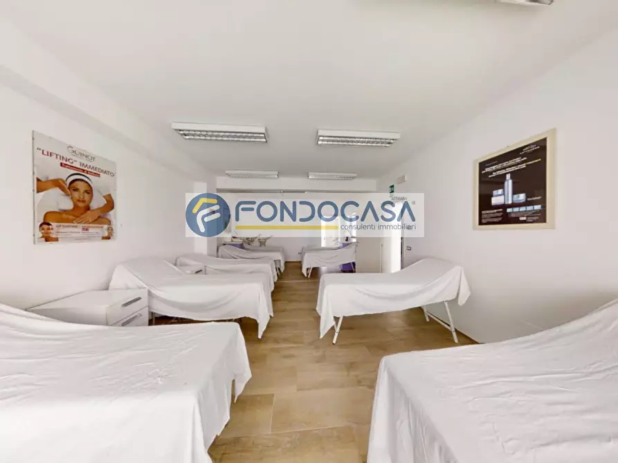 Immagine 8 di Locale commerciale in vendita  in Via Santagostino 7 a Tricase