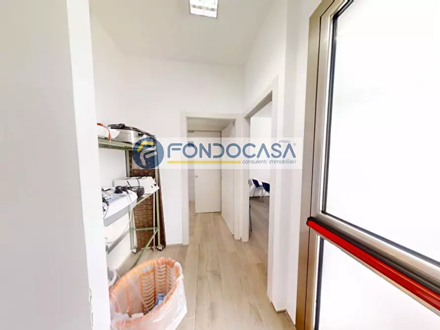 Immagine 16 di Locale commerciale in vendita  in Via Santagostino 7 a Tricase