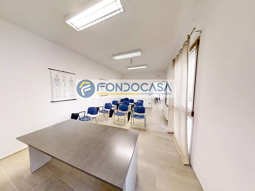 Immagine 14 di Locale commerciale in vendita  in Via Santagostino 7 a Tricase