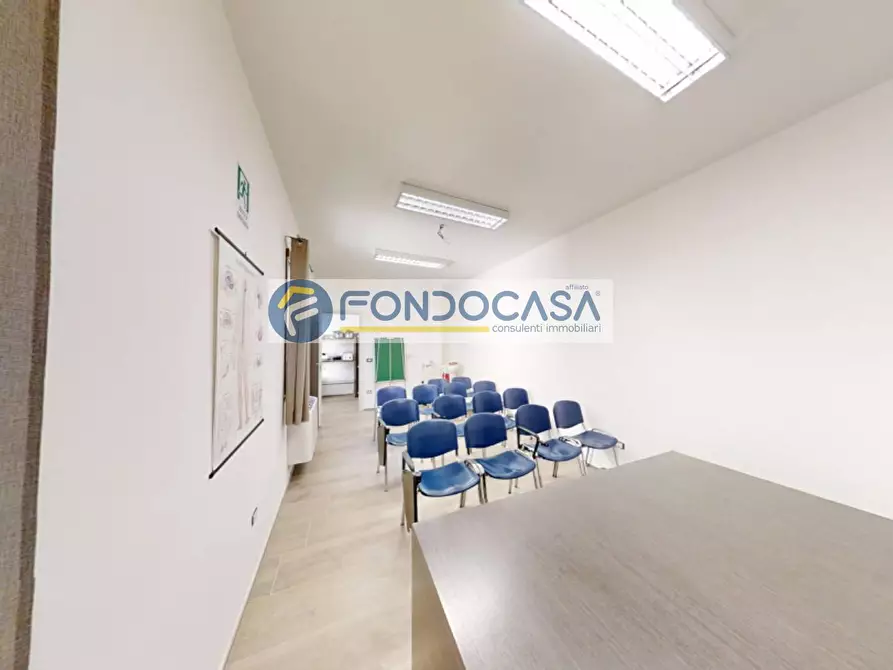 Immagine 15 di Locale commerciale in vendita  in Via Santagostino 7 a Tricase