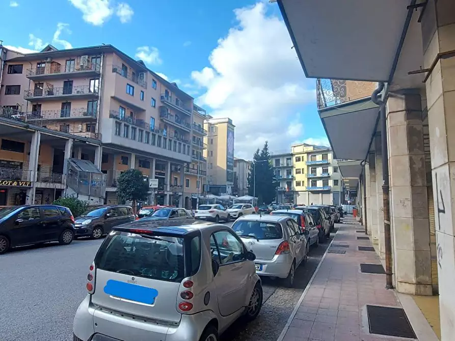 Immagine 4 di Locale commerciale in vendita  in via campane 6 a Avellino