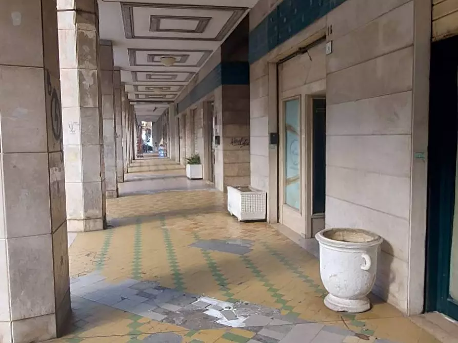 Immagine 6 di Locale commerciale in vendita  in via campane 6 a Avellino